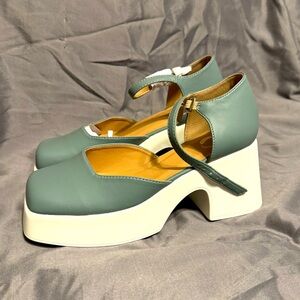 Journee Collection Lizaa shoes